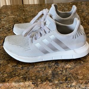 Adidas swift run sneakers
